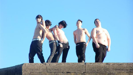 TrupaShirtless